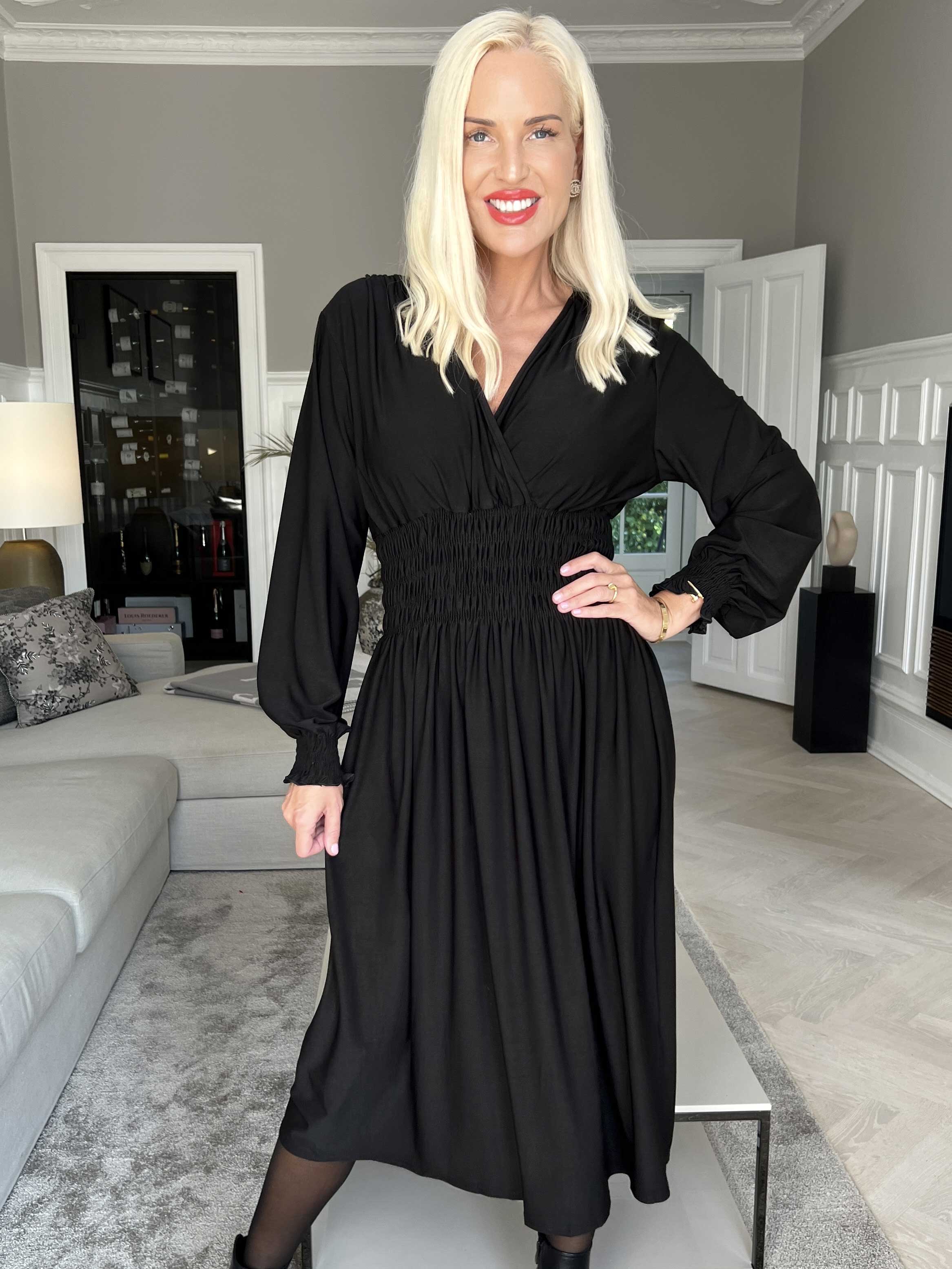 Pams Plain Midi L/S - Elastisk kjole med smock og lange ærmer